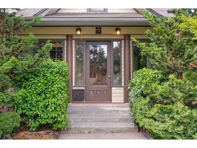 952 C St, Springfield, OR 97477