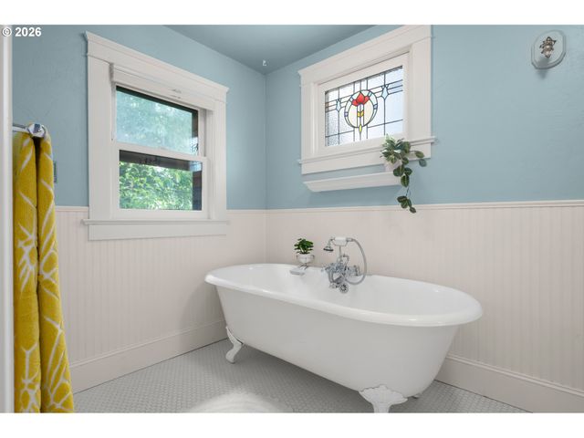 952 C St, Springfield, OR 97477