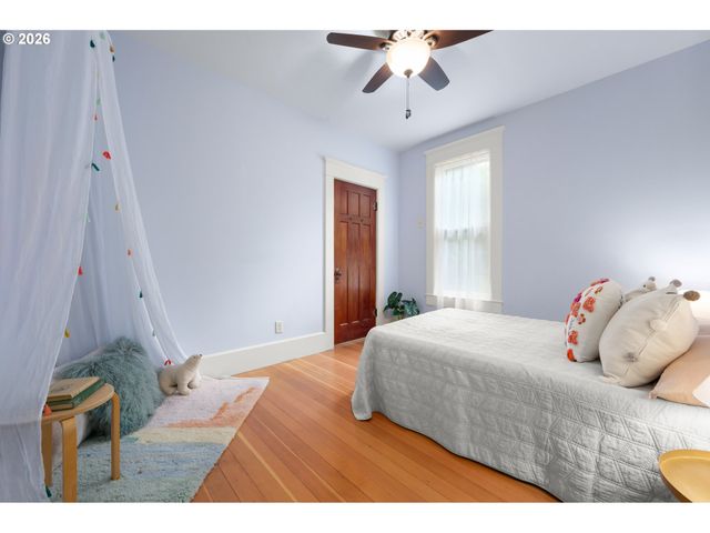 952 C St, Springfield, OR 97477