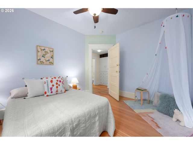 952 C St, Springfield, OR 97477