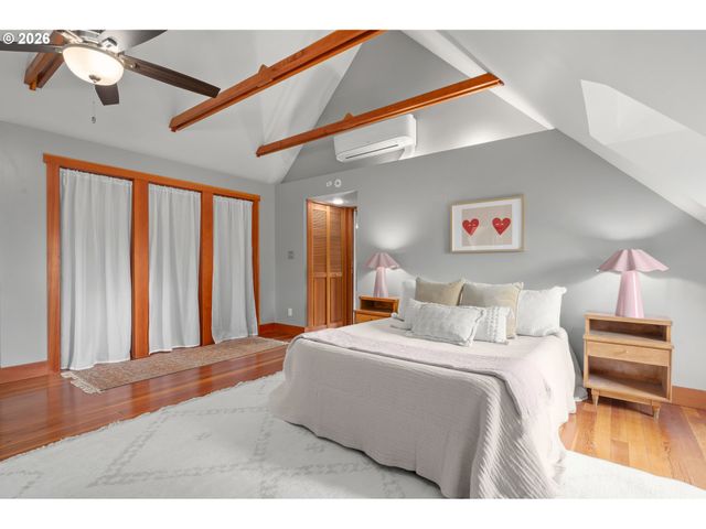 952 C St, Springfield, OR 97477