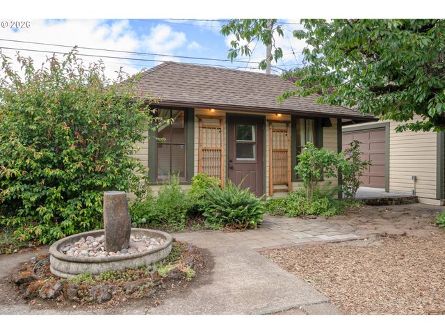 952 C St, Springfield, OR 97477