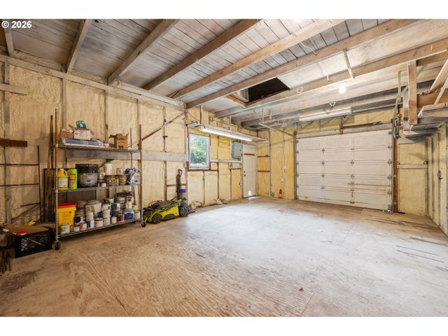 952 C St, Springfield, OR 97477