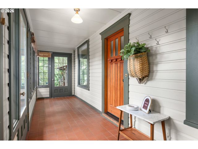 952 C St, Springfield, OR 97477