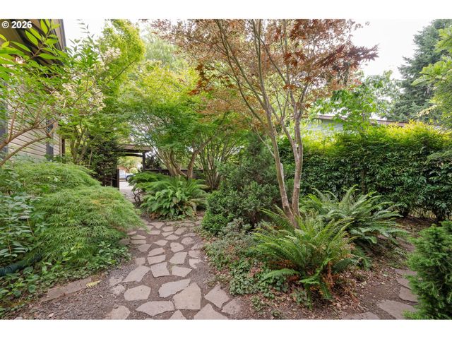 952 C St, Springfield, OR 97477