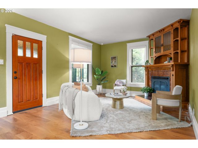 952 C St, Springfield, OR 97477