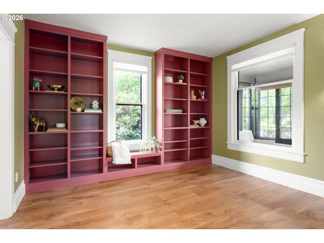 952 C St, Springfield, OR 97477