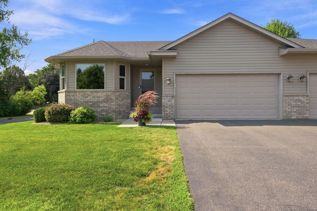 1501 Comstock Lane N, Plymouth, MN 55447 — exterior