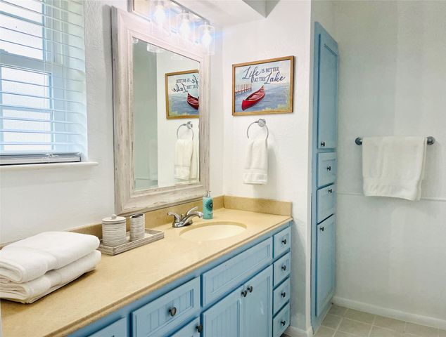 150 Guadalupe Drive, Mabank, TX 75156