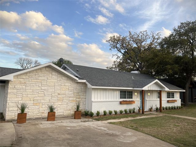 150 Guadalupe Drive, Mabank, TX 75156