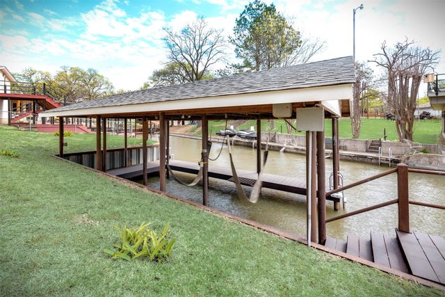 150 Guadalupe Drive, Mabank, TX 75156