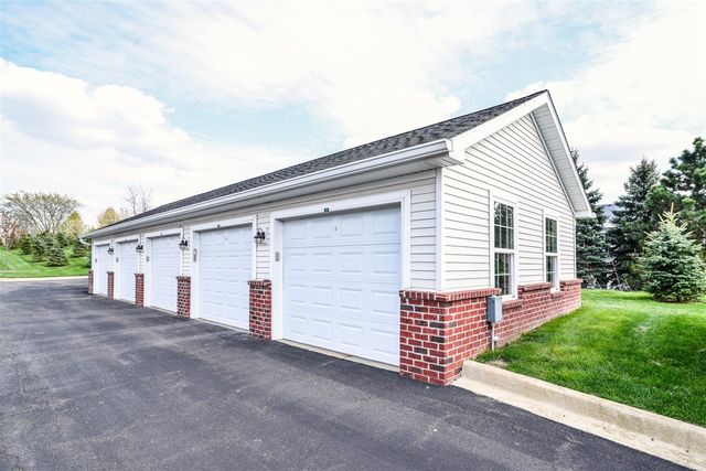 922 W Summerfield Glen Circle, Ann Arbor, MI 48103