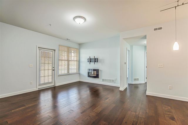 922 W Summerfield Glen Circle, Ann Arbor, MI 48103