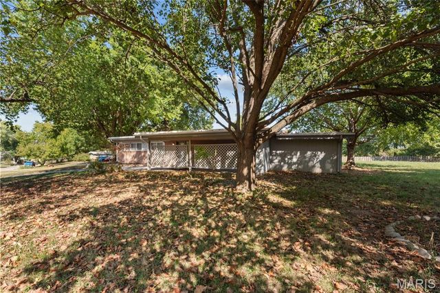 2463 Saint Giles Road, Unincorporated, MO 63122