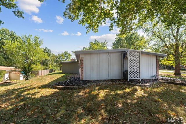 2463 Saint Giles Road, Unincorporated, MO 63122