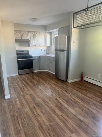 25023 88th Road 2R, Bellerose, NY 11426