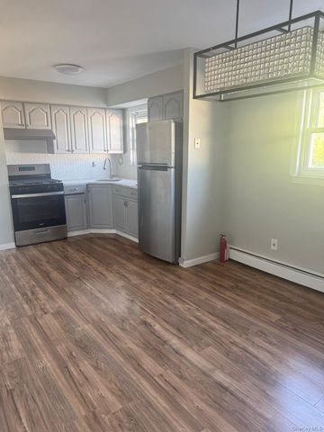 25023 88th Road 2R, Bellerose, NY 11426