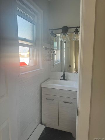 25023 88th Road 2R, Bellerose, NY 11426