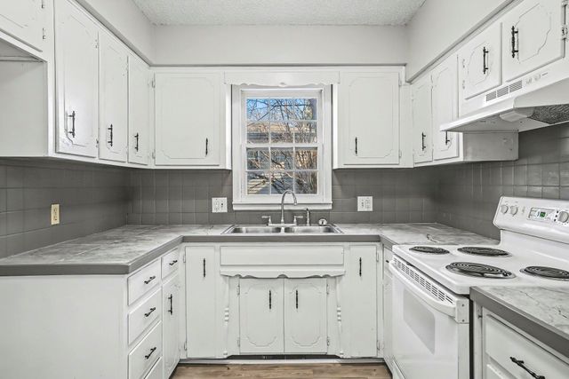 3122 W Edward Street, Springfield, MO 65810