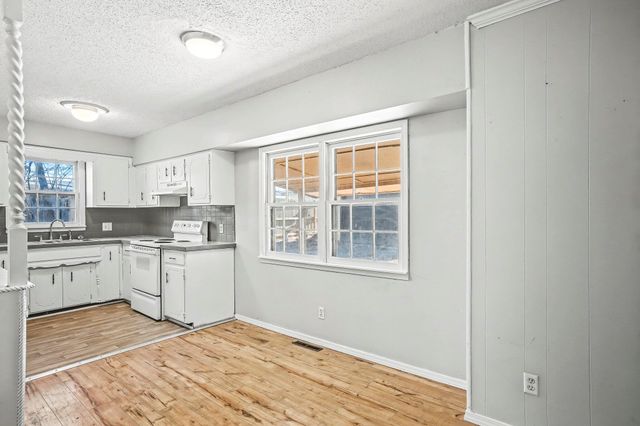 3122 W Edward Street, Springfield, MO 65810