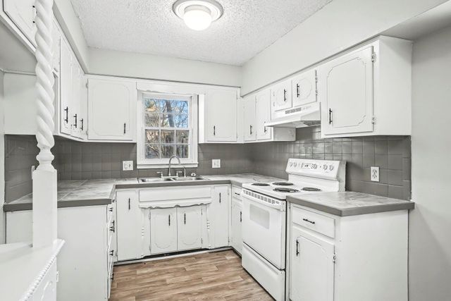 3122 W Edward Street, Springfield, MO 65810