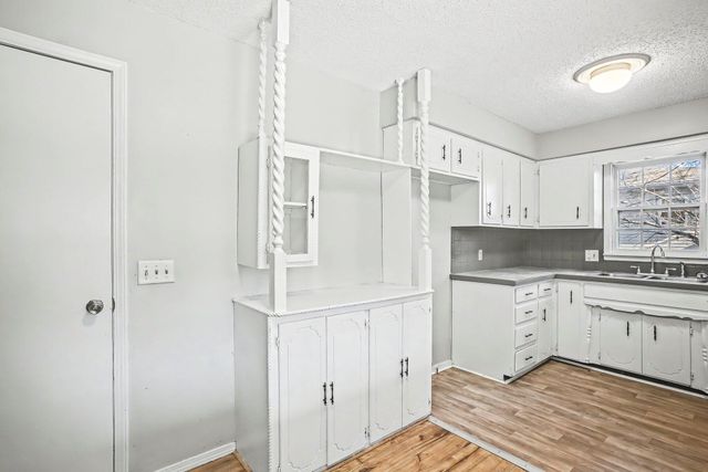 3122 W Edward Street, Springfield, MO 65810