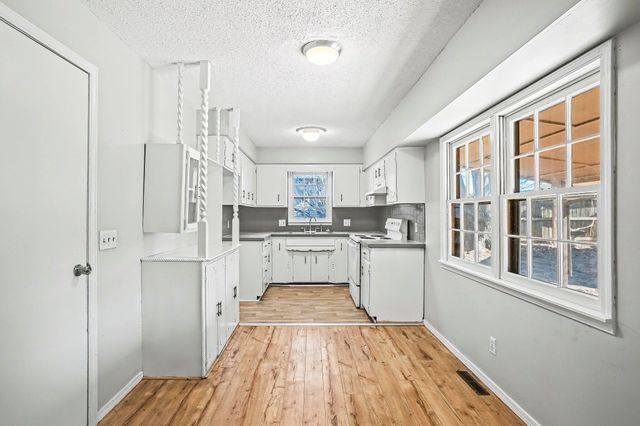 3122 W Edward Street, Springfield, MO 65810