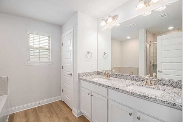 18 Keystone Court, Angleton, TX 77515