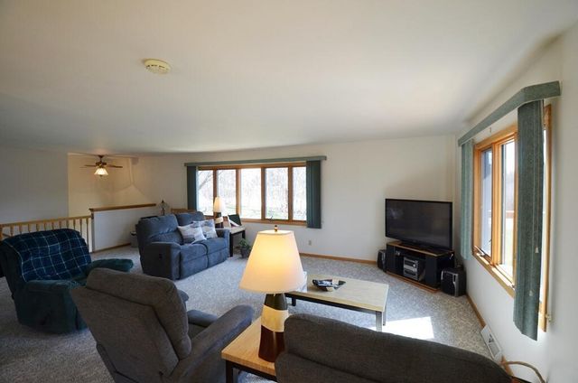 W9498 Highway 18, Cambridge, WI 53523