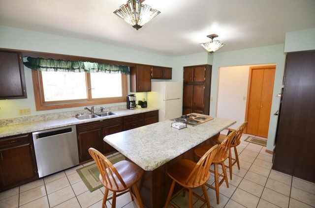 W9498 Highway 18, Cambridge, WI 53523