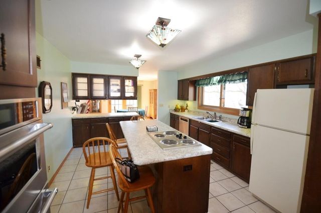 W9498 Highway 18, Cambridge, WI 53523