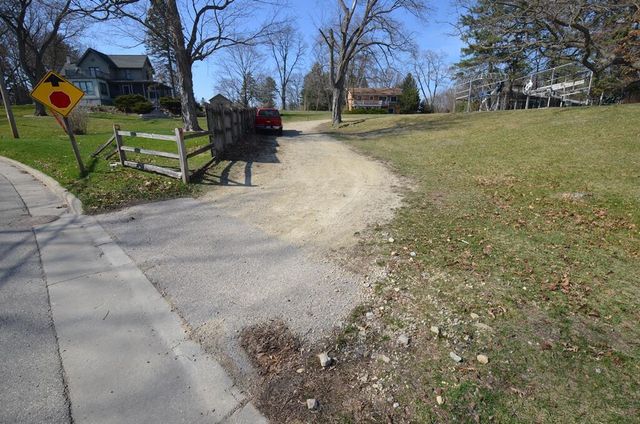 W9498 Highway 18, Cambridge, WI 53523