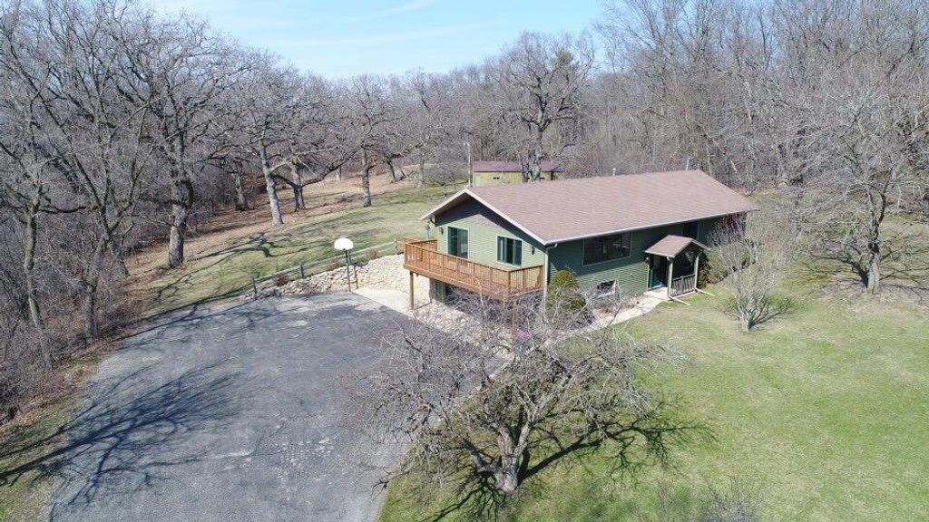 W9498 Highway 18, Cambridge, WI 53523