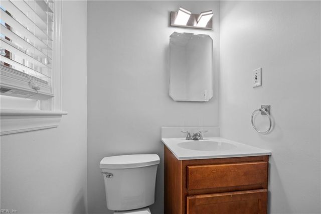 5905 Knotts Neck RD, Suffolk, VA 23435