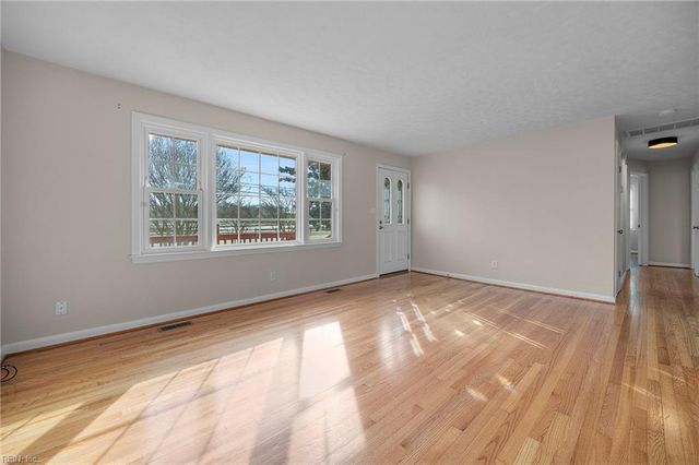 5905 Knotts Neck RD, Suffolk, VA 23435