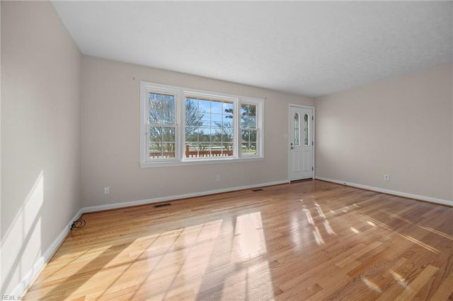 5905 Knotts Neck RD, Suffolk, VA 23435