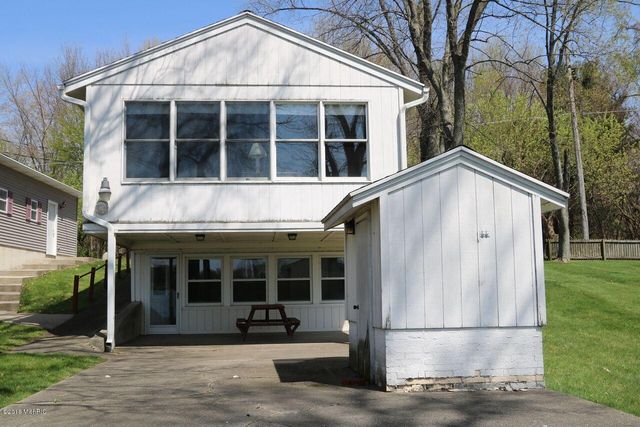 59388 41st Street, Paw Paw, MI 49079