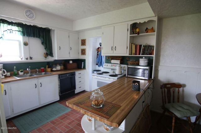 59388 41st Street, Paw Paw, MI 49079