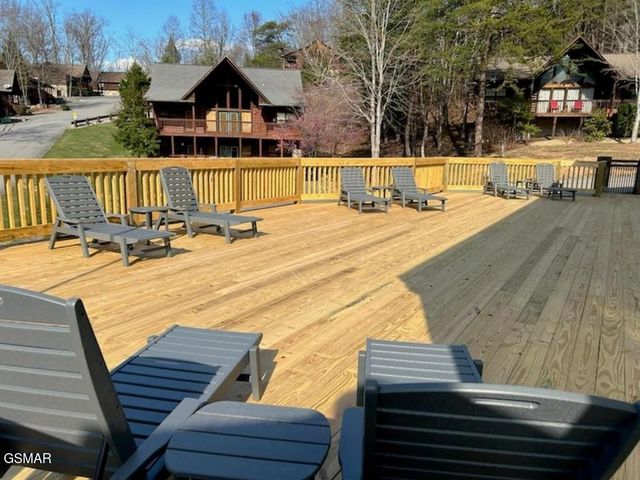 1624 Pinewood Way, Sevierville, TN 37862