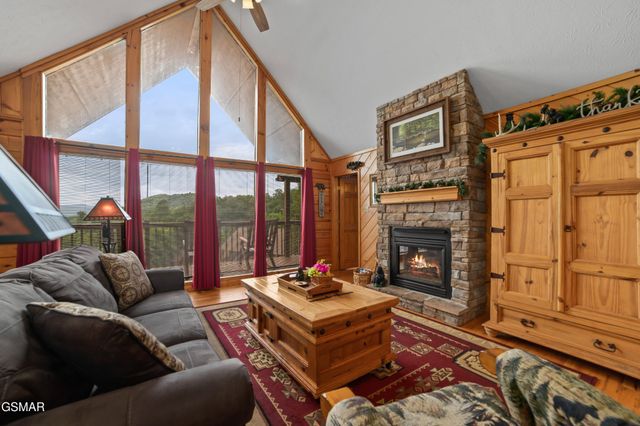 1624 Pinewood Way, Sevierville, TN 37862