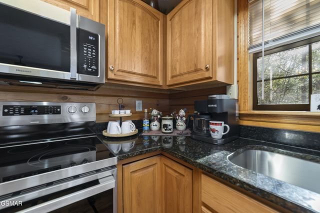 1624 Pinewood Way, Sevierville, TN 37862