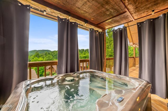 1624 Pinewood Way, Sevierville, TN 37862