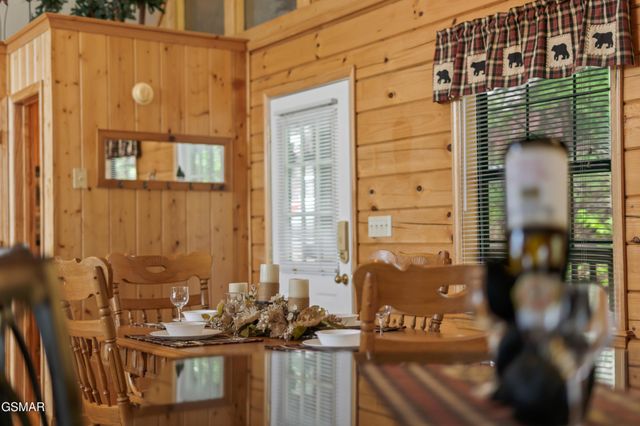 1624 Pinewood Way, Sevierville, TN 37862