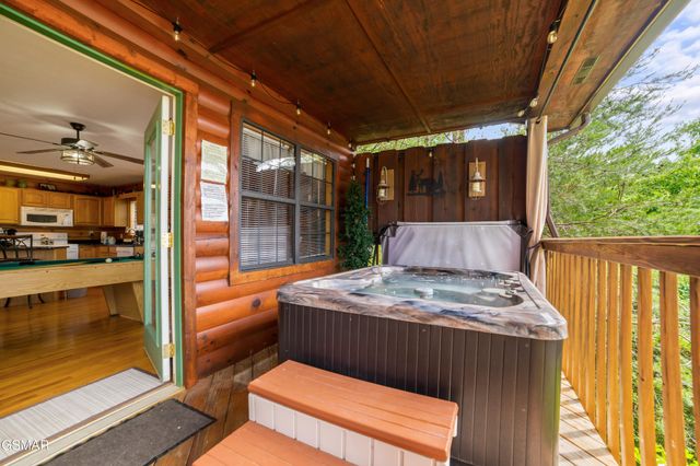1624 Pinewood Way, Sevierville, TN 37862