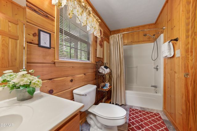 1624 Pinewood Way, Sevierville, TN 37862