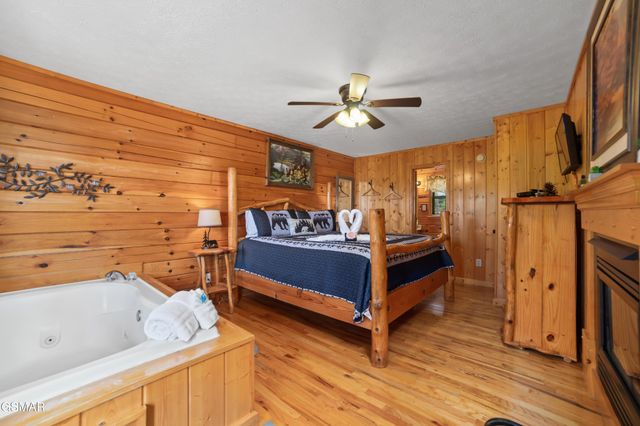 1624 Pinewood Way, Sevierville, TN 37862