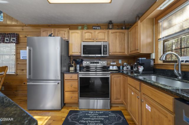 1624 Pinewood Way, Sevierville, TN 37862