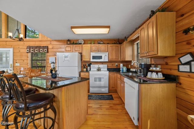 1624 Pinewood Way, Sevierville, TN 37862