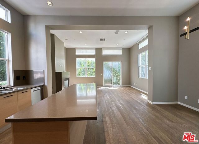 6581 Seabluff Drive 11, Playa Vista, CA 90094