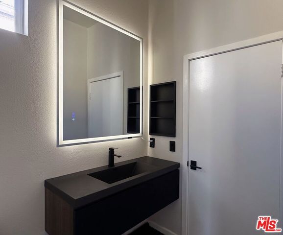 6581 Seabluff Drive 11, Playa Vista, CA 90094